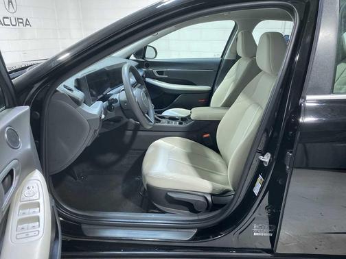 Black 2025 Hyundai SONATA SE