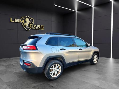 2016 Jeep Cherokee Sport