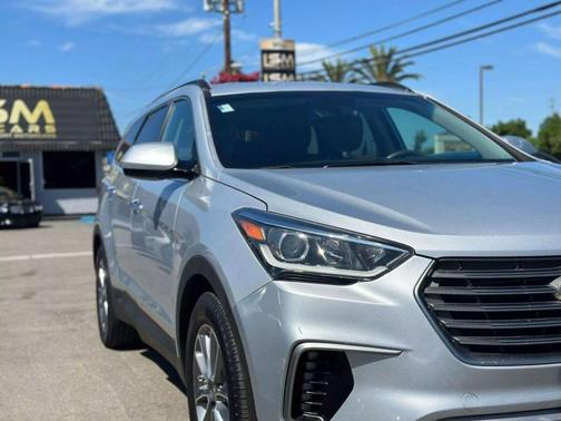 2017 Hyundai SANTA FE SE
