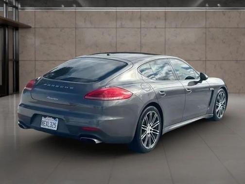 2015 Porsche Panamera 4