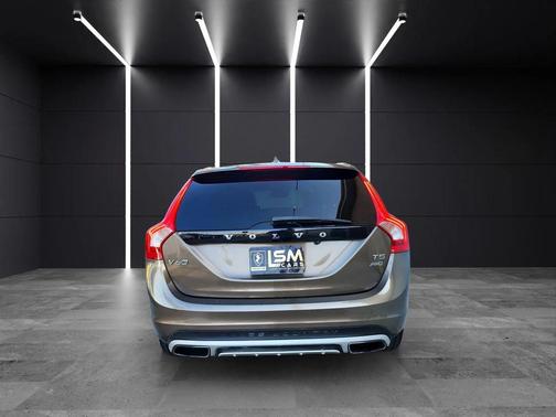 2017 Volvo V60 Cross Country T5