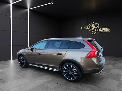 2017 Volvo V60 Cross Country T5