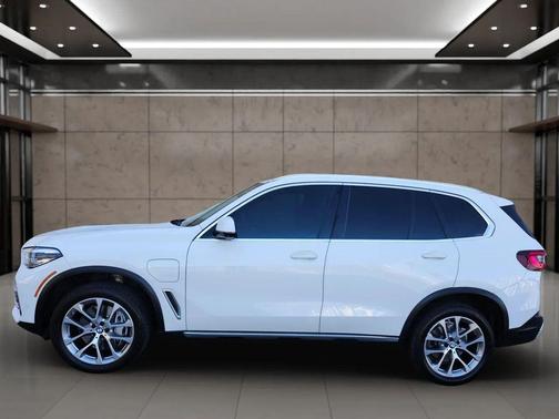 Alpine White 2021 BMW X5 PHEV xDrive45e