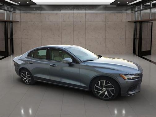 2019 Volvo S60 T6 Momentum