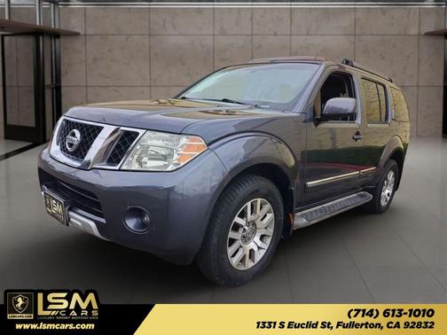 2011 Nissan Pathfinder LE