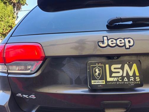 Granite Crystal Metallic Clearcoat 2015 Jeep Grand Cherokee Overland