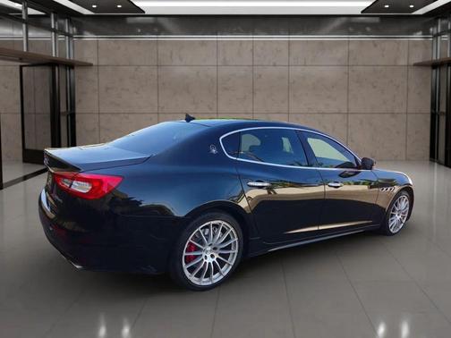 Black 2018 Maserati Quattroporte S