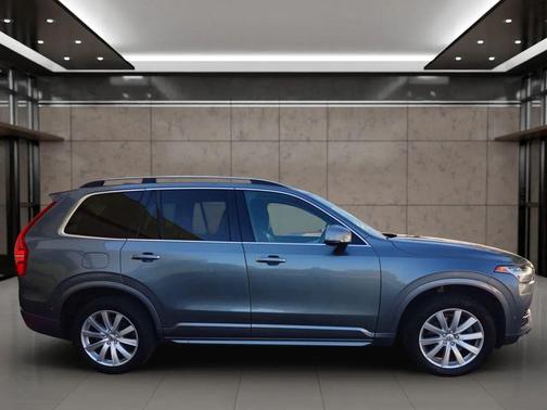 Gray 2018 Volvo XC90 T5 Momentum