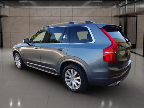 Gray 2018 Volvo XC90 T5 Momentum