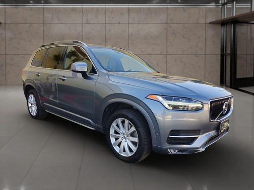 Gray 2018 Volvo XC90 T5 Momentum