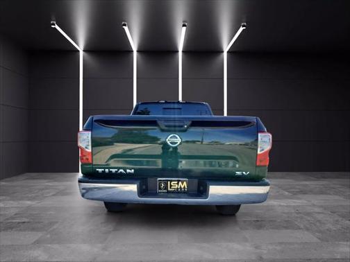 2017 Nissan Titan SV