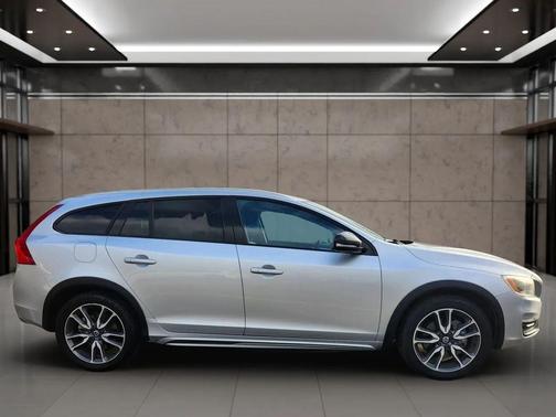2016 Volvo V60 Cross Country T5 Platinum