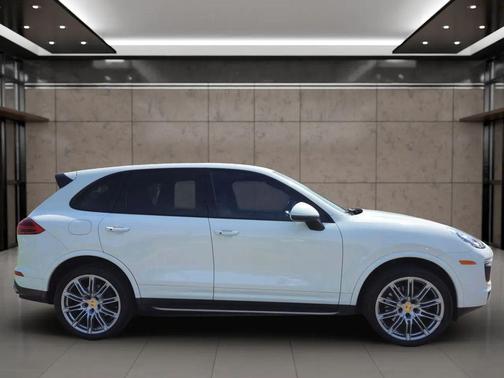 2017 Porsche Cayenne Platinum Edition