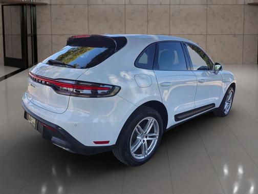 White 2022 Porsche Macan Macan