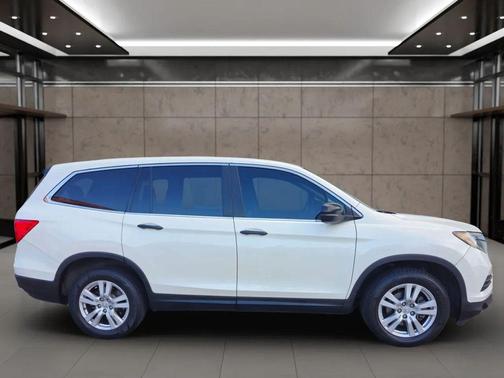 White Diamond Pearl 2018 Honda Pilot LX