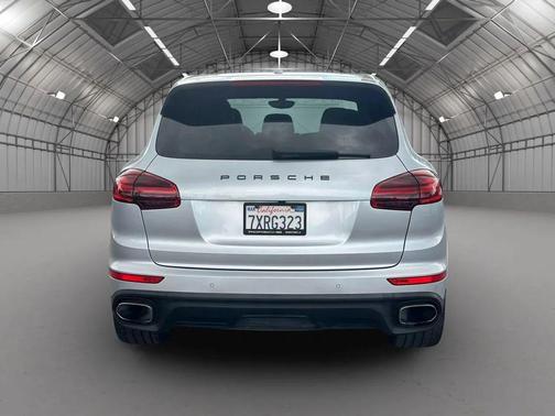 2017 Porsche Cayenne Platinum Edition