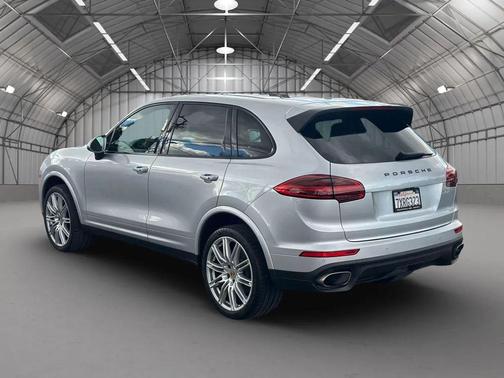 2017 Porsche Cayenne Platinum Edition