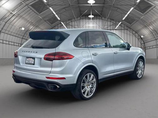 2017 Porsche Cayenne Platinum Edition