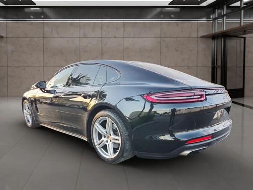 2018 Porsche Panamera 4