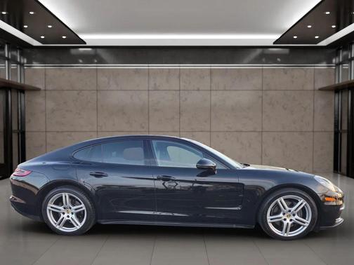 2018 Porsche Panamera 4