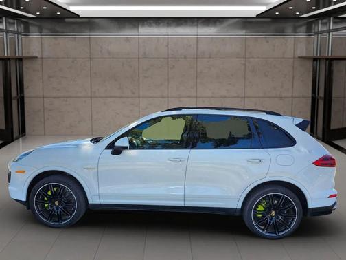 White 2017 Porsche Cayenne Cayenne S E-Hybrid