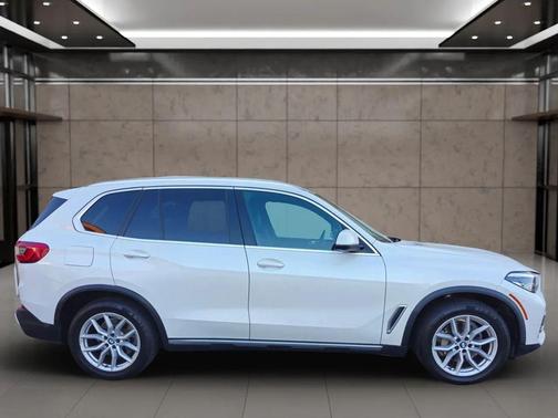 Mineral White Metallic 2020 BMW X5 sDrive40i