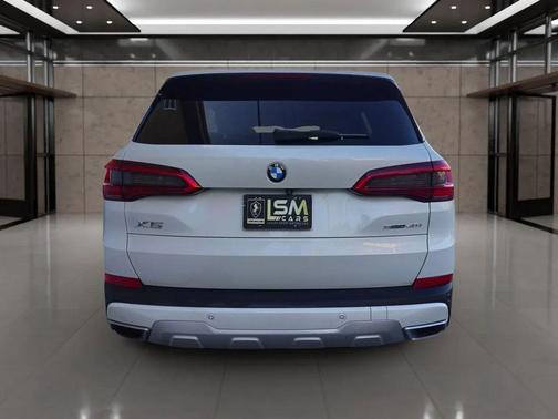 Mineral White Metallic 2020 BMW X5 sDrive40i
