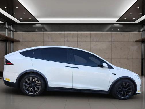 Pearl White Multi-Coat 2022 Tesla Model X