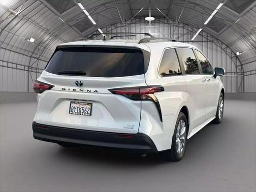 2022 Toyota Sienna XLE 7 Passenger