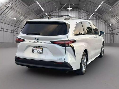 2022 Toyota Sienna XLE 7 Passenger