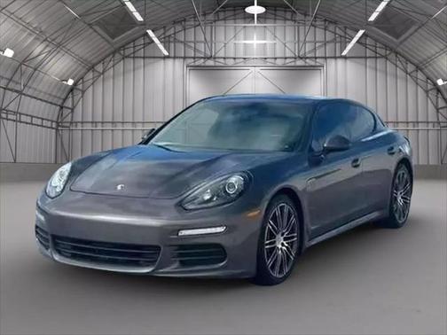 2015 Porsche Panamera 4