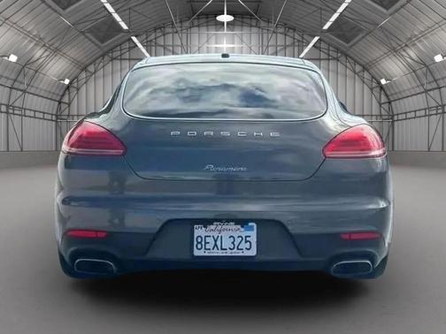 2015 Porsche Panamera 4