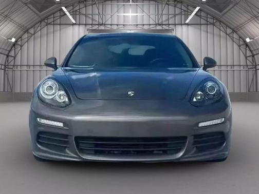 2015 Porsche Panamera 4