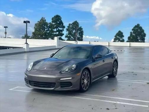2015 Porsche Panamera 4