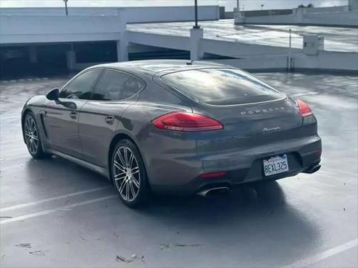 2015 Porsche Panamera 4
