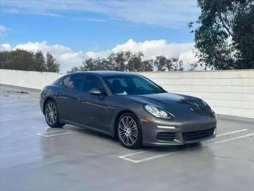 2015 Porsche Panamera 4
