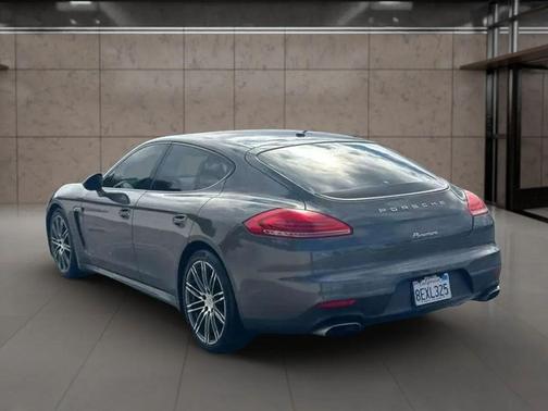 2015 Porsche Panamera 4