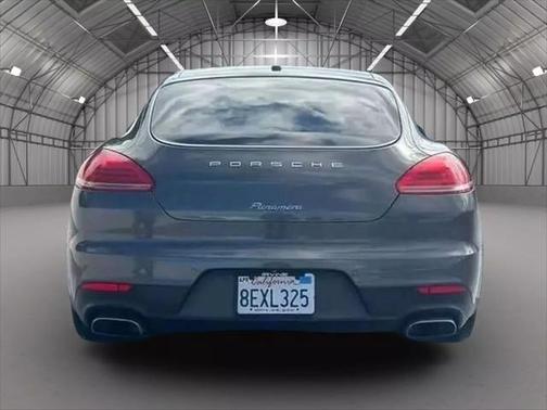 2015 Porsche Panamera 4