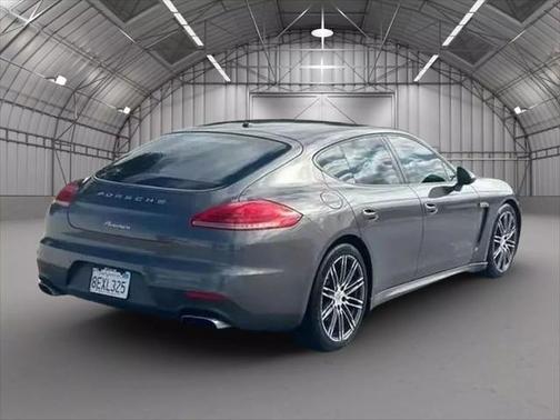 2015 Porsche Panamera 4