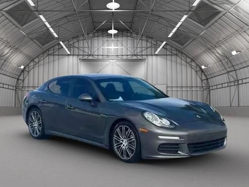 2015 Porsche Panamera 4
