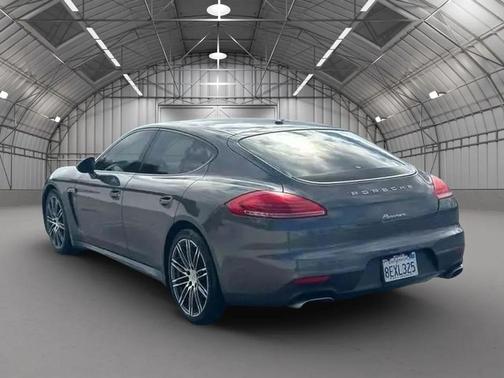 2015 Porsche Panamera 4