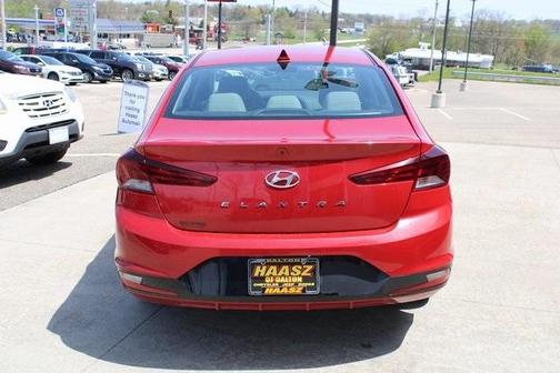 Photo 5 of 49 of 2020 Hyundai Elantra SEL