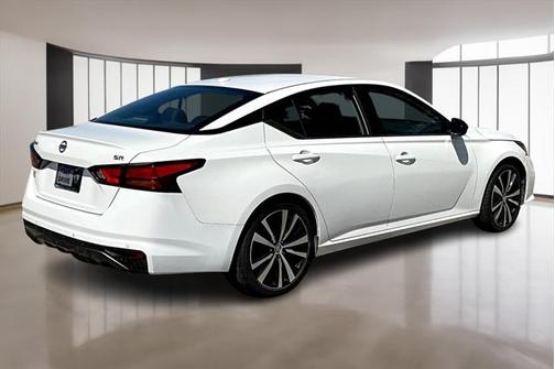 2022 Nissan Altima SR FWD