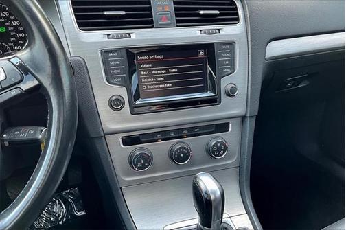 2015 Volkswagen Golf SportWagen TSI S 4-Door
