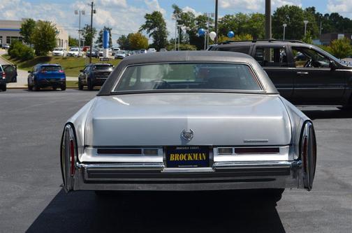 Photo 3 of 25 of 1976 Cadillac Fleetwood
