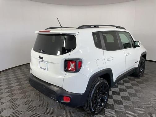 Photo 2 of 21 of 2017 Jeep Renegade Latitude