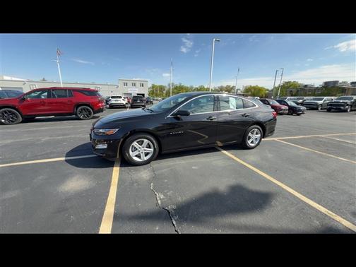 Mosaic Black Metallic 2022 Chevrolet Malibu 1LS