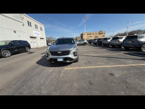2024 Cadillac XT4 Premium Luxury