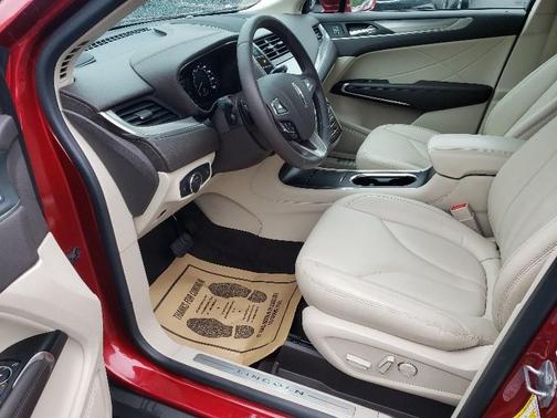 Photo 3 of 22 of 2019 Lincoln MKC Standard