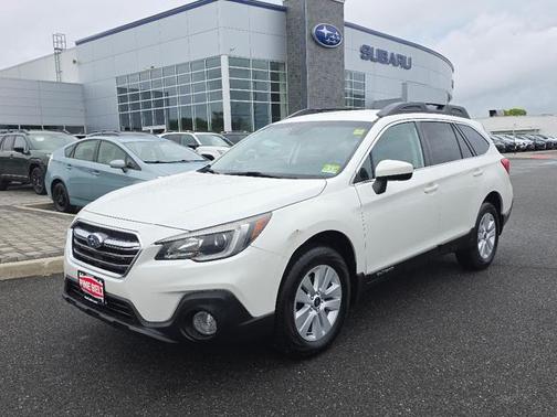 Crystal White Pearl 2019 Subaru Outback 2.5i Premium